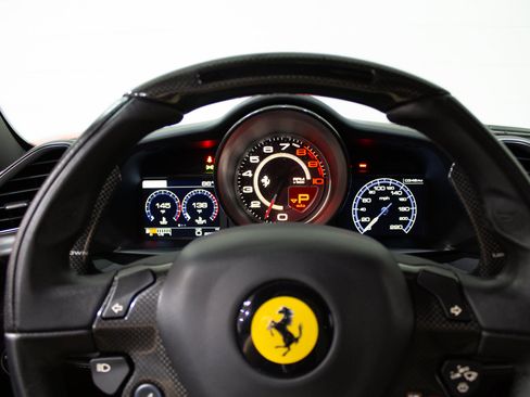 Used 2018 Ferrari 488 GTB RWD image 26