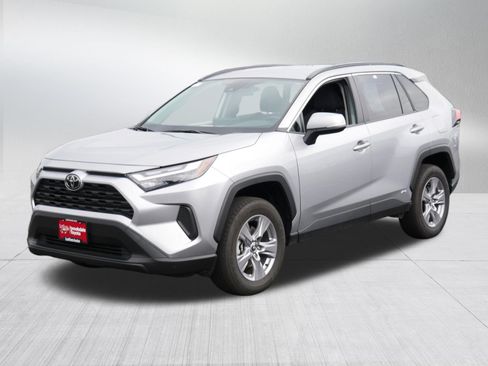 Certified 2025 Toyota RAV4 XLE AWD/4WD image 3