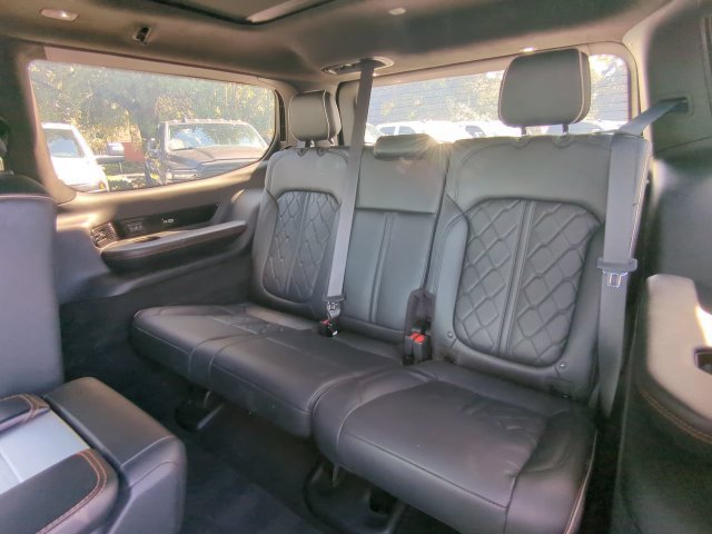 Used 2022 Jeep Grand Wagoneer Series III w/ Rear Seat Video Group 1 AWD/4WD image 16