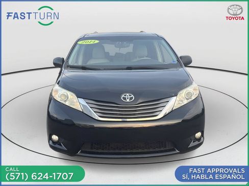 Used 2014 Toyota Sienna XLE FWD image 2