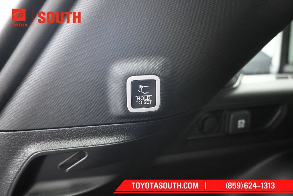 Used 2023 Jeep Grand Cherokee Limited w/ Luxury Tech Group II AWD/4WD image 35