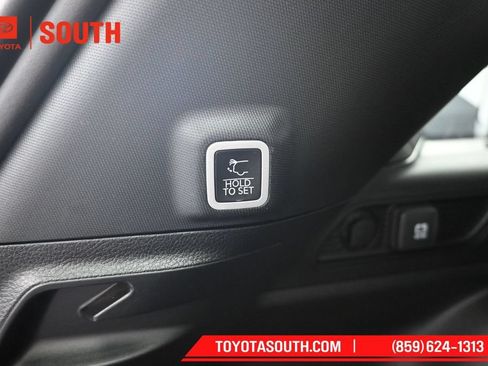 Used 2023 Jeep Grand Cherokee Limited w/ Luxury Tech Group II AWD/4WD image 35