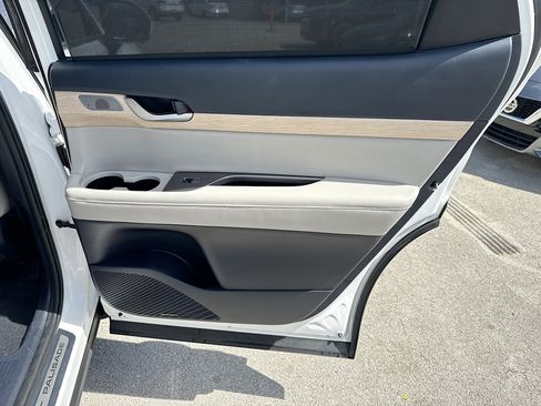 Used 2023 Hyundai Palisade Limited w/ Cargo Package image 27