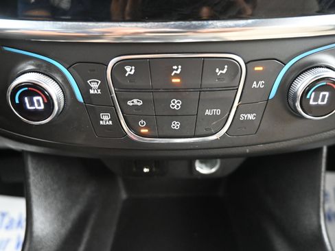 Used 2023 Chevrolet Traverse LS FWD image 16