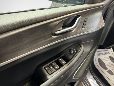 Used 2023 Jeep Grand Cherokee L Limited w/ Luxury Tech Group II image 14