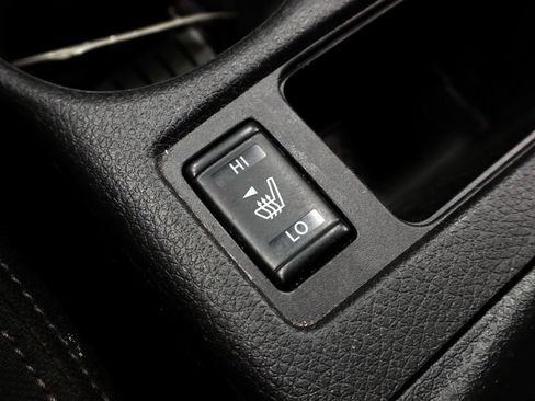 Used 2018 Nissan Rogue SV image 4