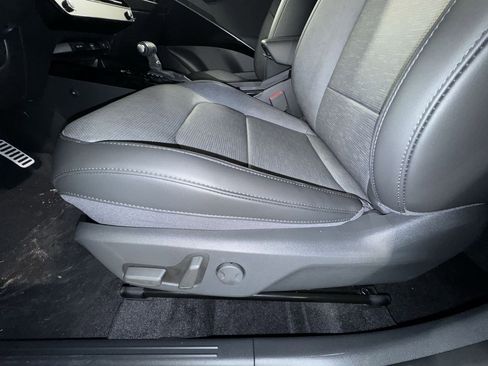 Certified 2025 Kia Niro SX Touring image 14