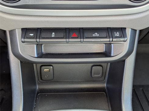 Used 2018 Chevrolet Colorado LT w/ LT Convenience Package image 20