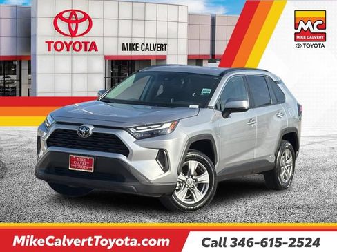 Used 2025 Toyota RAV4 LE AWD/4WD image 1