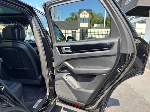 Used 2019 Porsche Cayenne S image 20