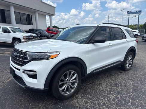 Used 2020 Ford Explorer XLT w/ Equipment Group 202A AWD/4WD image 3