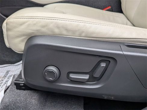 Certified 2023 Volvo XC40 B5 Plus w/ Protection Package Premier image 13