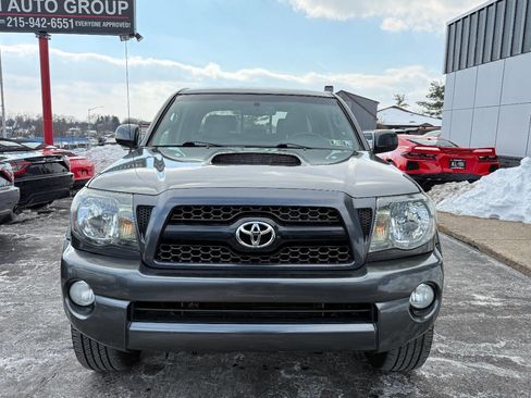 Used 2011 Toyota Tacoma V6 4x4 4dr Double Cab 6.1 ft S w/ TRD Sport Pkg image 2