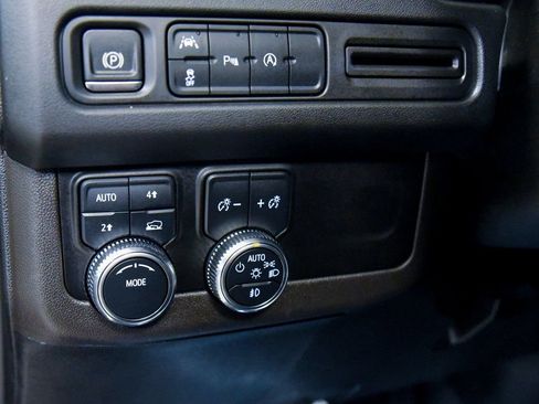 Used 2024 GMC Yukon SLE AWD/4WD image 19