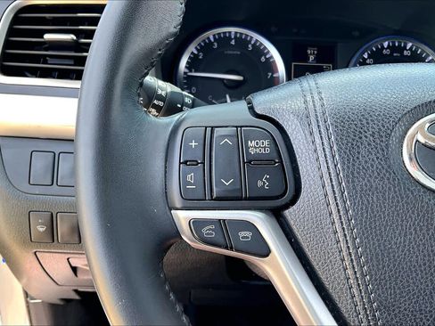 Used 2015 Toyota Highlander XLE FWD image 22
