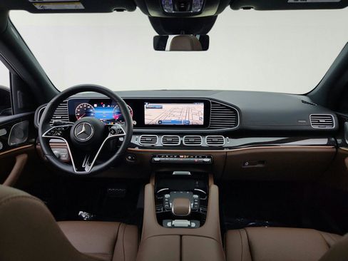 Certified 2026 Mercedes-Benz GLS 450 4MATIC image 33