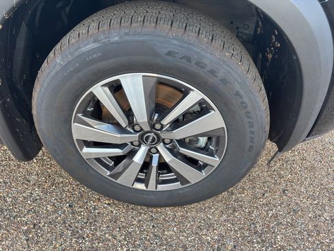 Used 2023 Nissan Pathfinder SL w/ Lighting Package (N92) image 9