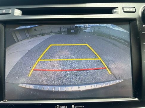 Used 2015 Toyota Highlander Limited Platinum FWD image 22
