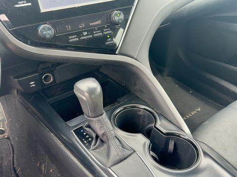 Used 2018 Toyota Camry SE FWD image 21