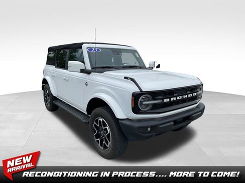 Used 2023 Ford Bronco Outer Banks AWD/4WD image 1