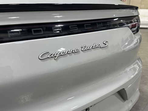 Used 2021 Porsche Cayenne Turbo S image 7