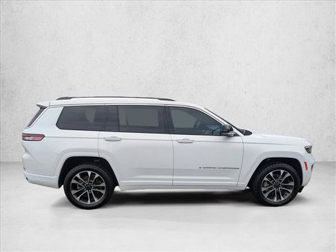 Used 2021 Jeep Grand Cherokee L Overland w/ Luxury Tech Group IV AWD/4WD image 4
