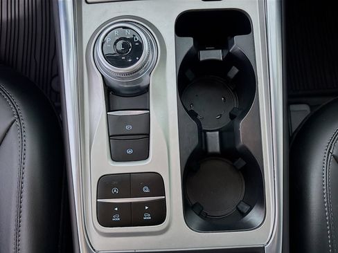 Used 2024 Ford Explorer XLT w/ Equipment Group 202A RWD image 17
