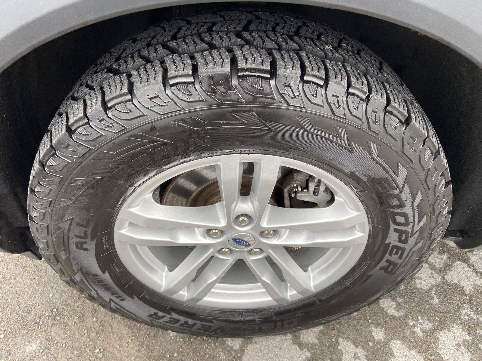 Used 2023 Ford Explorer XLT AWD/4WD image 15