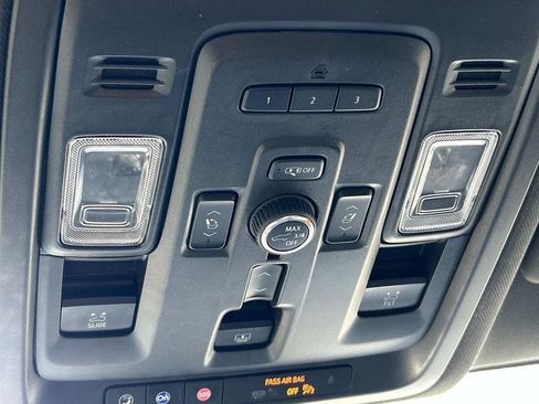 Used 2023 Chevrolet Tahoe Premier AWD/4WD image 38