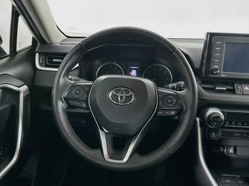 Used 2020 Toyota RAV4 XLE Premium FWD image 18
