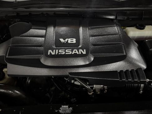 Used 2018 Nissan Titan SV image 32