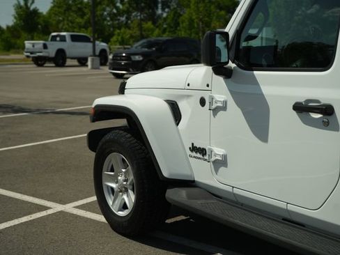 Used 2022 Jeep Gladiator Sport AWD/4WD image 40