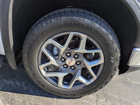 Certified 2023 GMC Sierra 1500 SLT w/ SLT Premium Package image 12