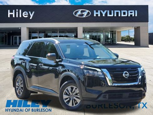 Used 2025 Nissan Pathfinder S FWD image 2