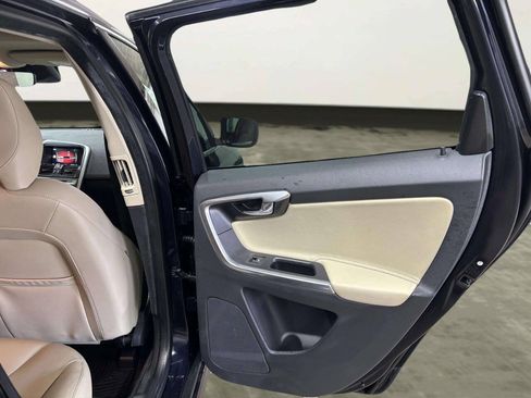 Used 2016 Volvo XC60 T6 w/ Proximity Package AWD/4WD image 19