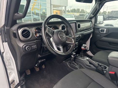 Used 2022 Jeep Wrangler Unlimited Sahara w/ Cold Weather Group image 12