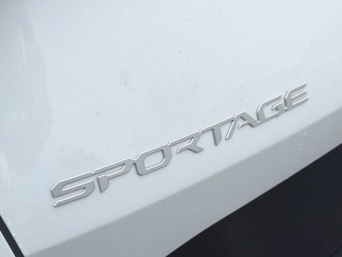 New 2026 Kia Sportage LX w/ LX Convenience Package FWD image 31