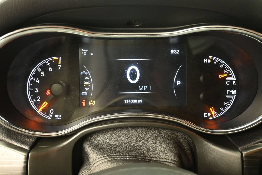 Used 2020 Jeep Grand Cherokee Limited w/ Luxury Group II AWD/4WD image 3