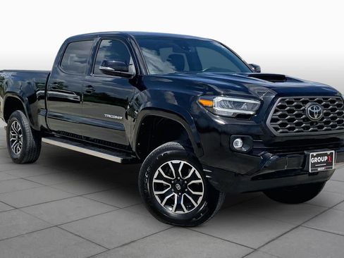 Used 2022 Toyota Tacoma TRD Sport w/ TRD Premium Sport Package AWD/4WD image 3