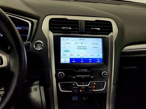 Used 2020 Ford Fusion SE FWD image 16