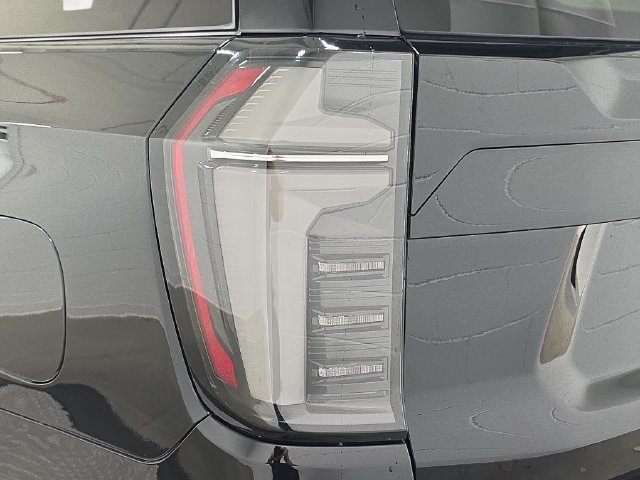 Used 2025 Chevrolet Suburban Premier AWD/4WD image 31
