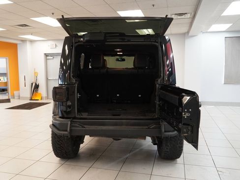 Used 2017 Jeep Wrangler Unlimited Sahara AWD/4WD image 9