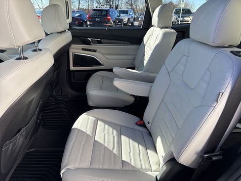Used 2025 Kia Telluride SX Prestige image 18