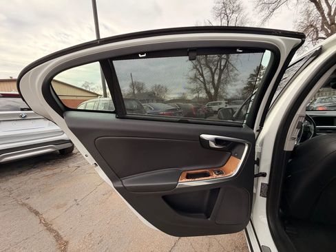 Used 2016 Volvo S60 T5 Inscription Platinum w/ Climate Package image 15