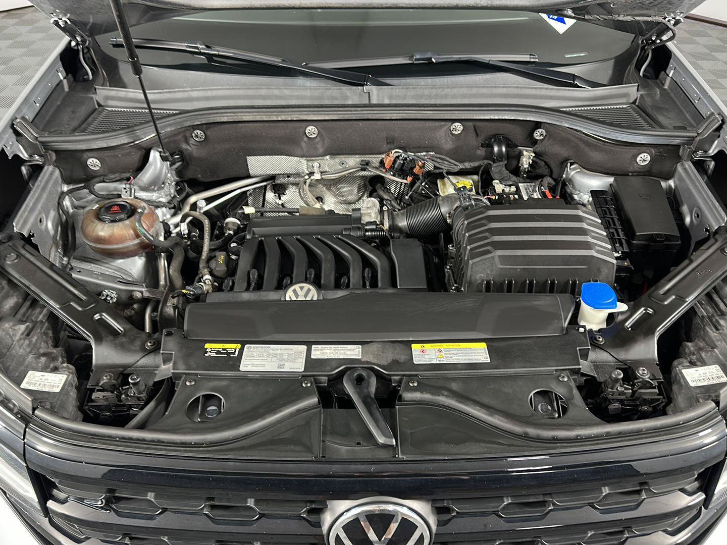 Used 2023 Volkswagen Atlas Cross Sport SEL R-Line AWD/4WD image 10