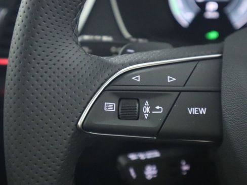 Used 2025 Audi Q5 e Premium Plus w/ Premium Plus Package image 12