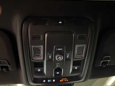 Used 2025 GMC Yukon AT4 Ultimate w/ LPO, AT4 Appearance Package AWD/4WD image 19