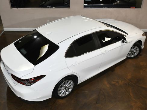 Used 2021 Toyota Camry LE image 75