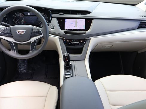 Used 2022 Cadillac XT5 Premium Luxury AWD/4WD image 13