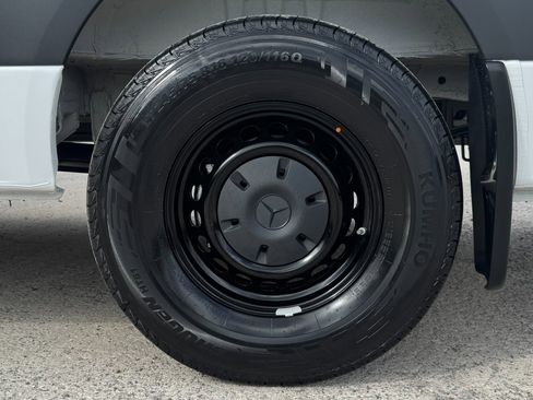 Used 2025 Mercedes-Benz Sprinter 2500 image 53